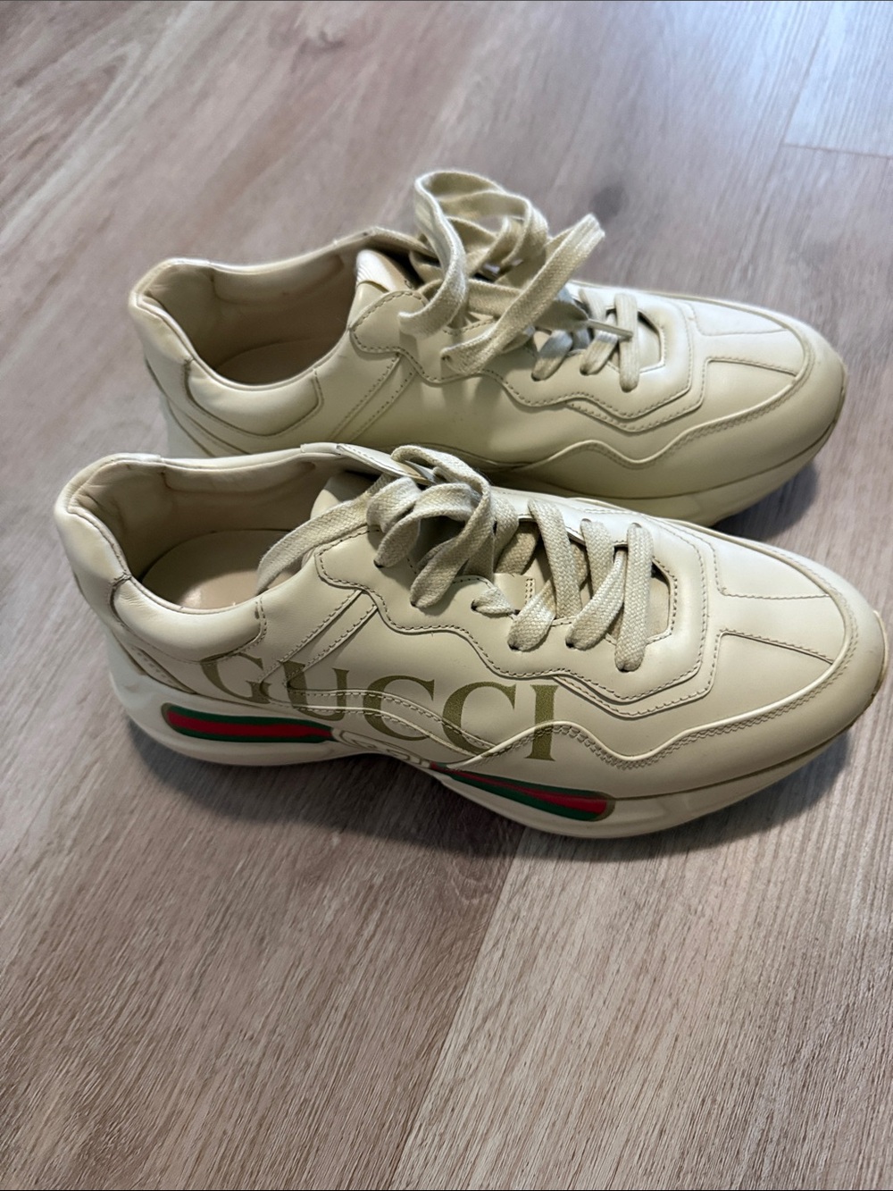 Gucci Kids Cream Leather Sneakers with Red-Green Web Accent